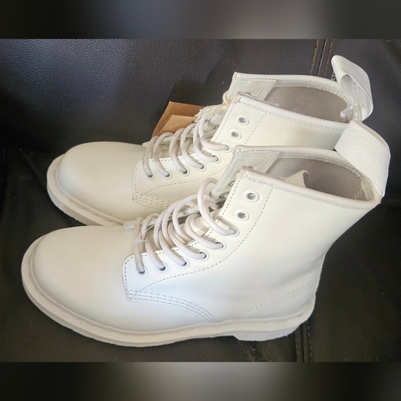 NWOB Dr. MARTENS 1460 Pascal White Leather Conbat Boots Women's size 7 Lace Up - Picture 9 of 14